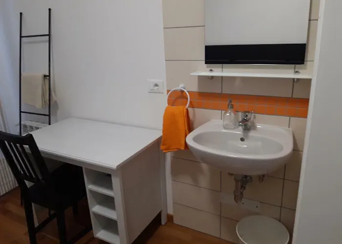 Affittacamere Al 106 *